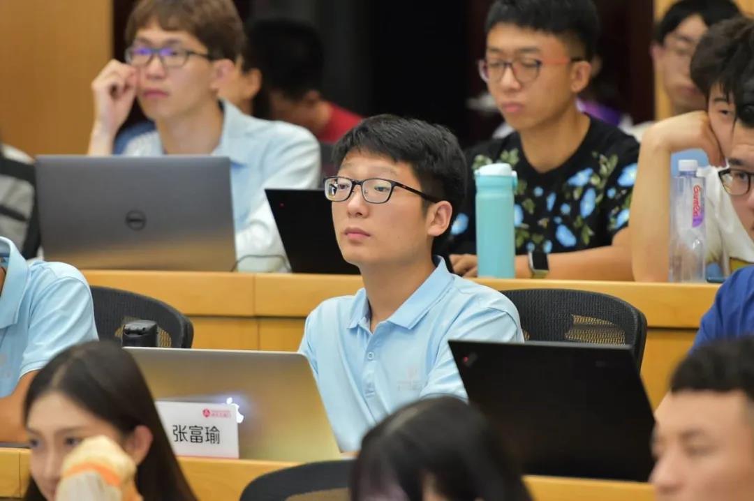 张富裕2.jpg 张富裕2.jpg