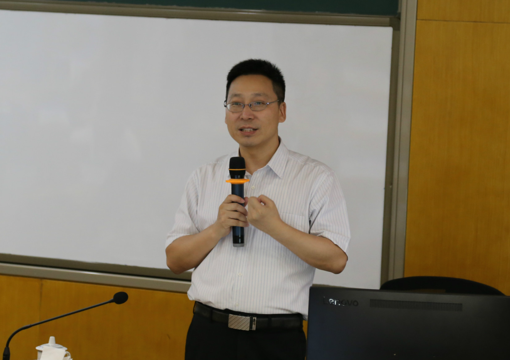 吴卫星.jpg 吴卫星.jpg