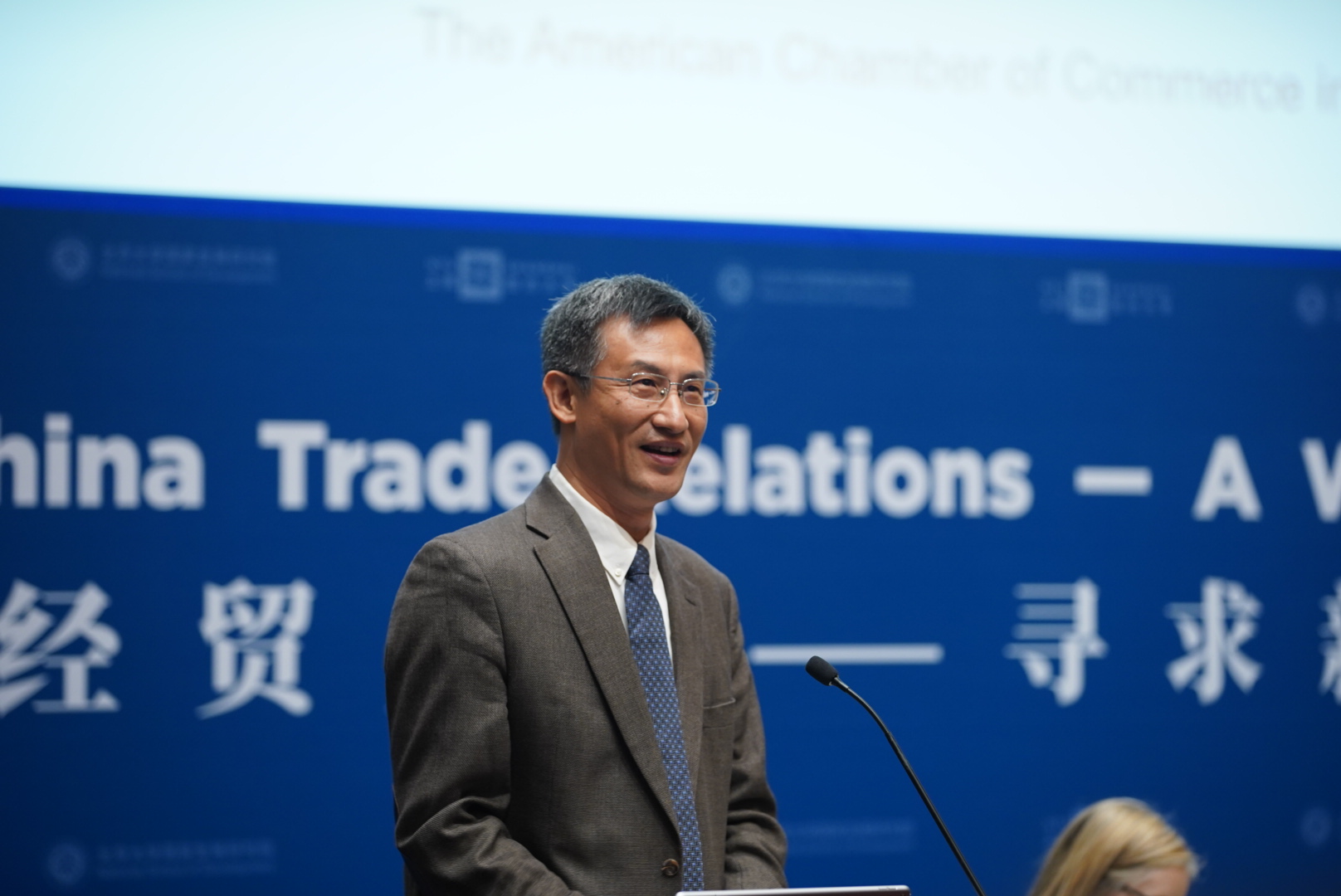 鞠老师联合倡议发言照片.jpg 鞠老师联合倡议发言照片.jpg